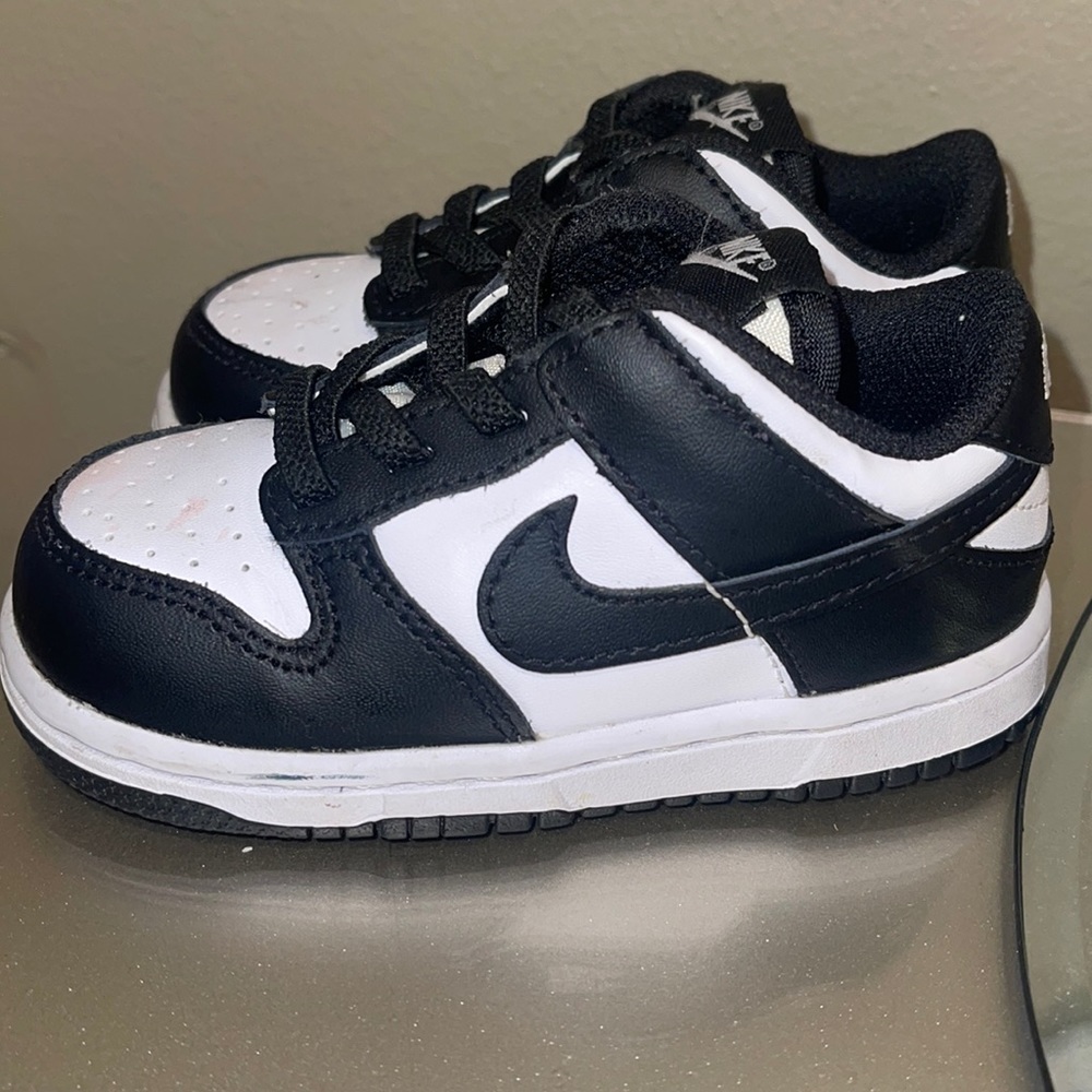Nike Dunk Low Retro
White Black Panda - Kids| toddler size 7C